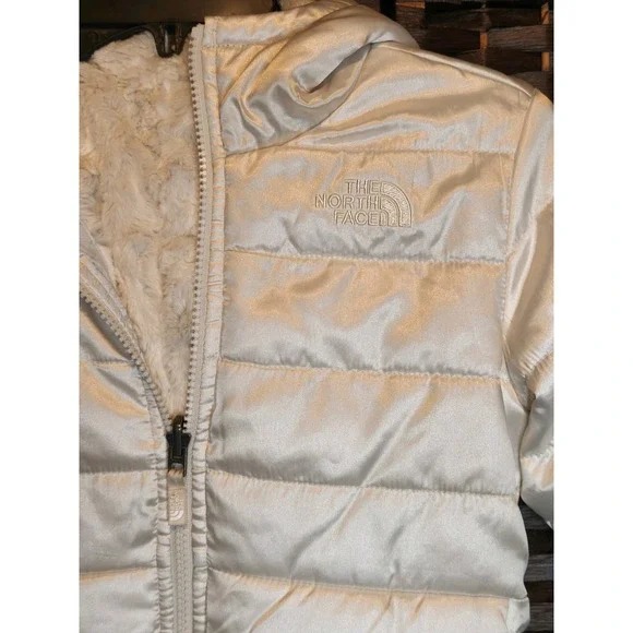 The North Face Kids White Puffer Jacket - Picture 2 of 11